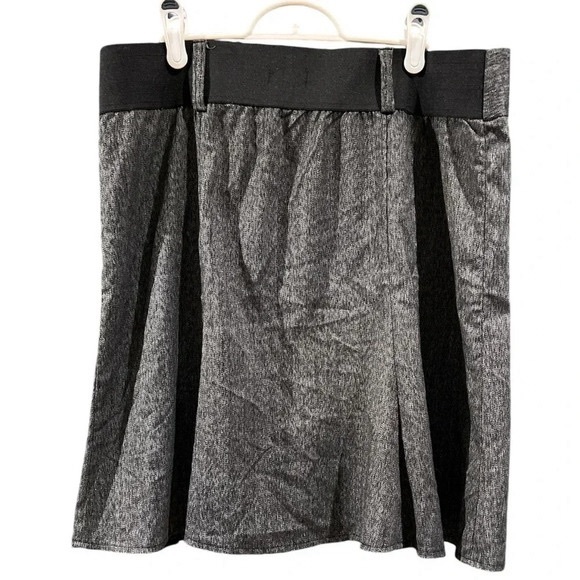 Maurices gray pencil skirt with stretch, size XL - Picture 2 of 4